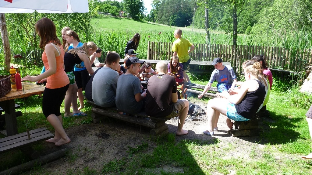 Spływ kajakowy szkolny na trasie z Krutyni do Ukty - przerwa w formie ogniska Spływ kajakowy szkolny na trasie z Krutyni do Ukty - przerwa w formie ogniska