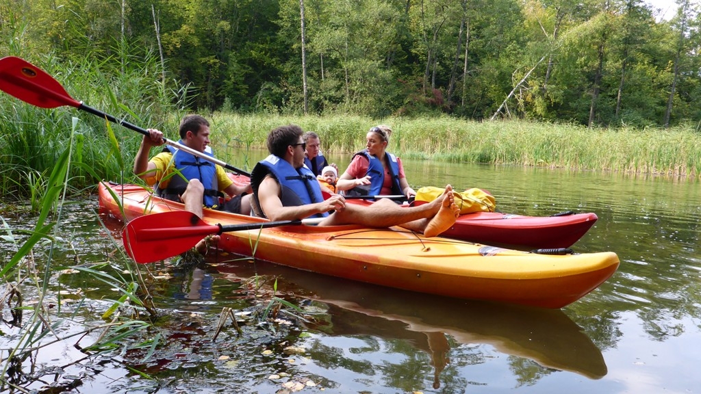 Rodzinny spływ kajakowy na szlaku rzeki Krutyni Rodzinny spływ kajakowy na szlaku rzeki Krutyni
