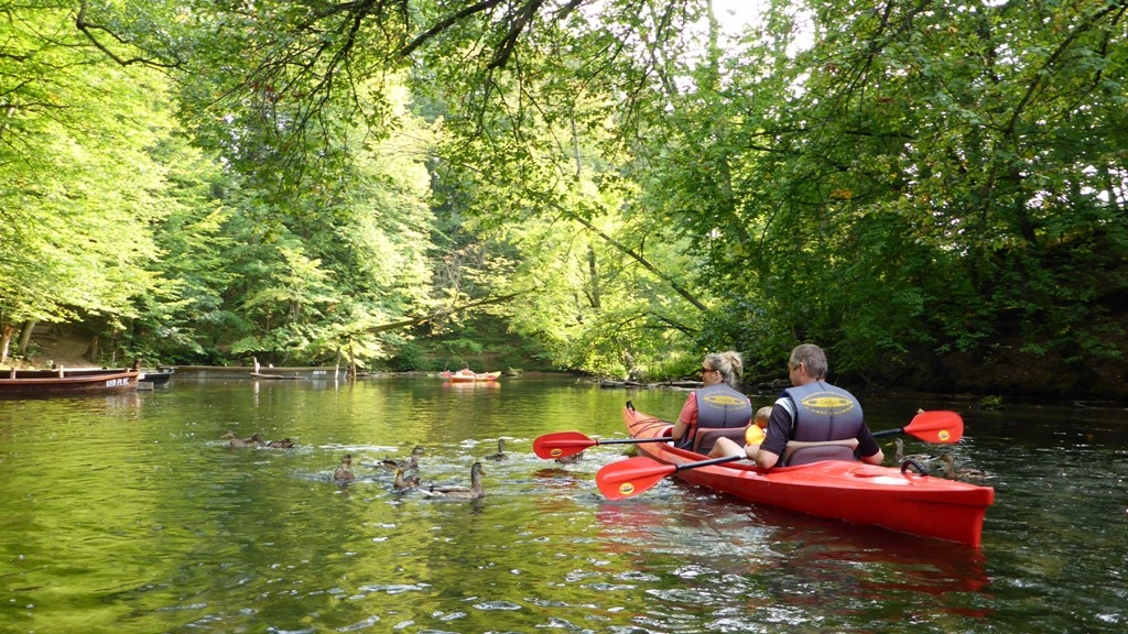 Spływ z dzieckiem na szlaku rzeki Krutyni Spływ z dzieckiem na szlaku rzeki Krutyni