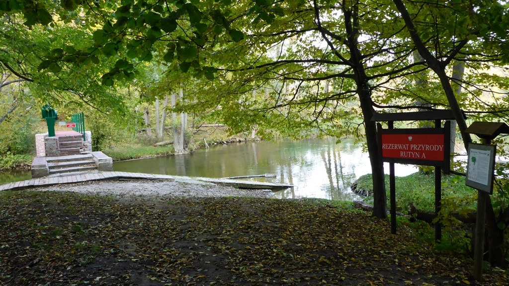 Spływ jednodniowy na trasie z Cierzpięt do Młyna - śluza oddzielająca jezioro Mokre od Jeziora Krutyńskiego Spływ jednodniowy na trasie z Cierzpięt do Młyna - śluza oddzielająca jezioro Mokre od Jeziora Krutyńskiego