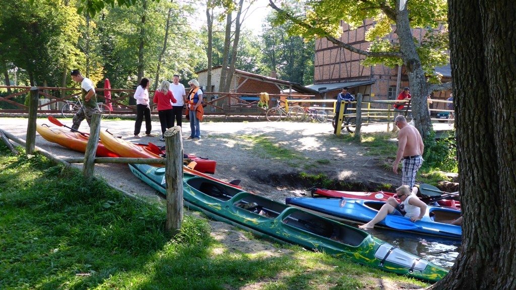 Zakończenie spływu z Cierzpięt pod barem przy młynie w Zielonym Lasku Zakończenie spływu z Cierzpięt pod barem przy młynie w Zielonym Lasku