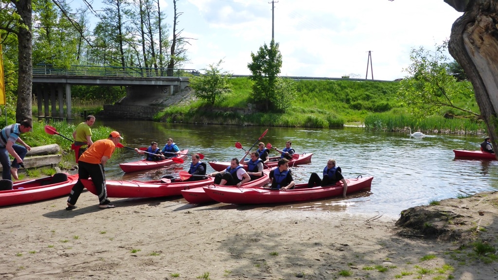 Spływ kajakowy jednodniowy na trasie z Cierzpięt do Rosochy - zakończenie spływu pod barem Port Rosocha Spływ kajakowy jednodniowy na trasie z Cierzpięt do Rosochy - zakończenie spływu pod barem Port Rosocha