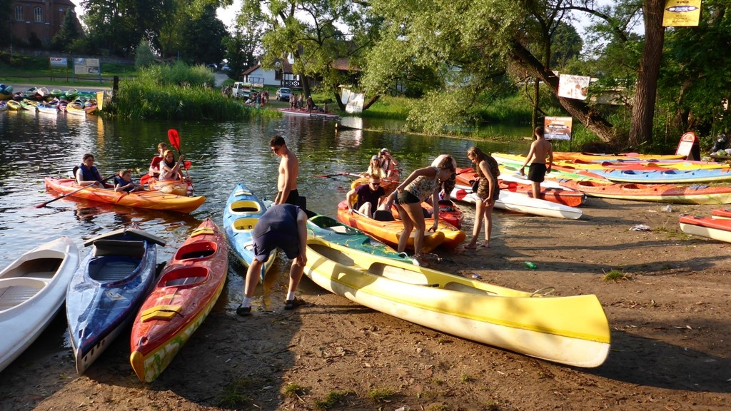 Spływ jednodniowy na trasie z Cierzpięt do Ukty - Zakończenie spływu po prawej stronie przed mostem w Ukcie Spływ jednodniowy na trasie z Cierzpięt do Ukty - Zakończenie spływu po prawej stronie przed mostem w Ukcie