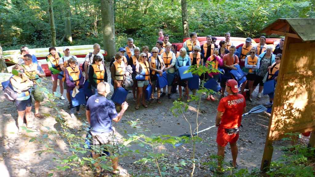 Wypożyczalnia kajaków Wodniak - szkolenie uczestników przed spływem Wypożyczalnia kajaków Wodniak - szkolenie uczestników przed spływem
