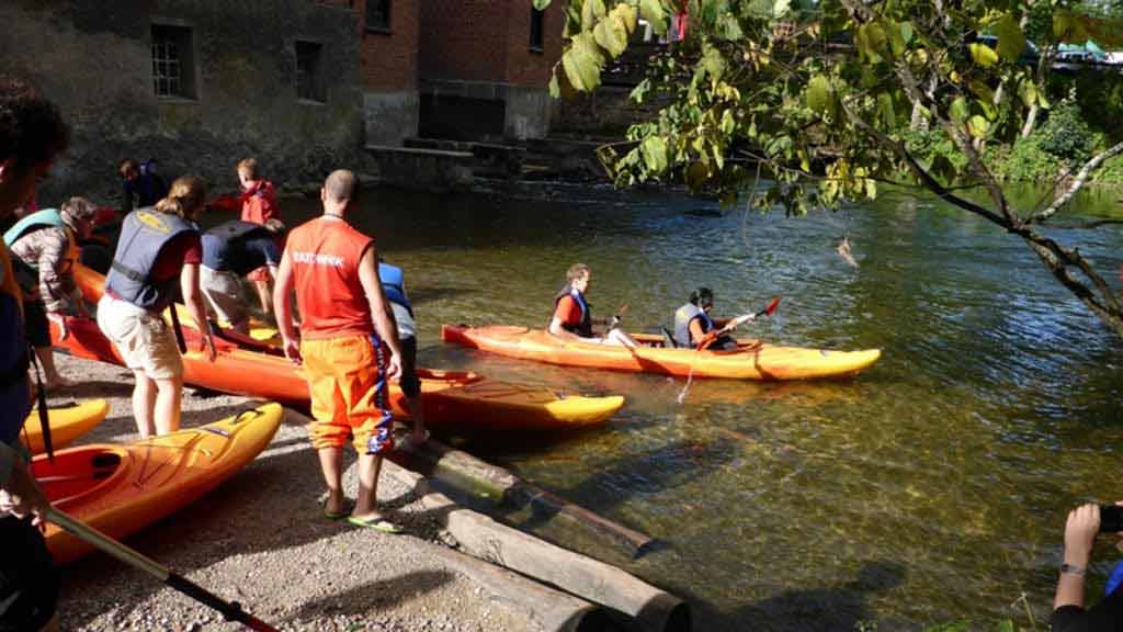 Turystyka Aktywna WODNIAK - asekuracja ratownicza na zorganizowanym splywie kajakowym na rzece Krutyni