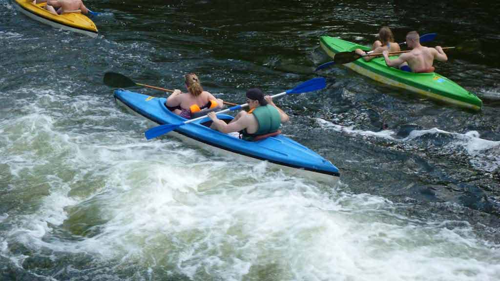 Szlak rzeki Krutyni - spływ kajakowy - spiętrzenie przy młynie wodnym Szlak rzeki Krutyni - spływ kajakowy - spiętrzenie przy młynie wodnym