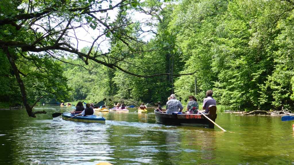Spływ kajakowy szlakiem rzeki Krutyni Spływ kajakowy szlakiem rzeki Krutyni