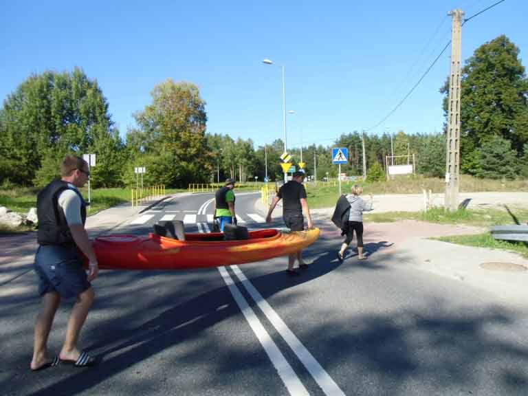 Spływ jednodniowy Krutynią na trasie Bieńki - Spychowo - przenoska przy młynie wodnym w miejscowości Babięta Spływ jednodniowy Krutynią na trasie Bieńki - Spychowo - przenoska przy młynie wodnym w miejscowości Babięta