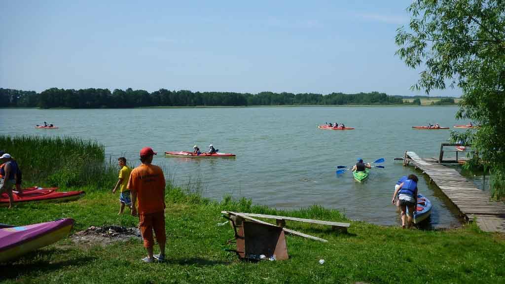 Spływ jednodniowy szlakiem Krutyni na trasie Bieńki (Dłużec) - Spychowo - start z jeziora Dlużec Spływ jednodniowy szlakiem Krutyni na trasie Bieńki (Dłużec) - Spychowo - start z jeziora Dlużec
