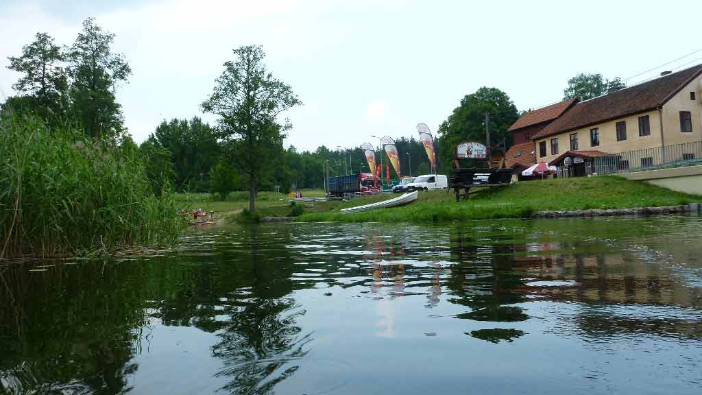 Spływ jednodniowy Krutynią na trasie Sorkwity - Babięta - zakończenie spływu przy młynie wodnym w Babiętach Spływ jednodniowy Krutynią na trasie Sorkwity - Babięta - zakończenie spływu przy młynie wodnym w Babiętach
