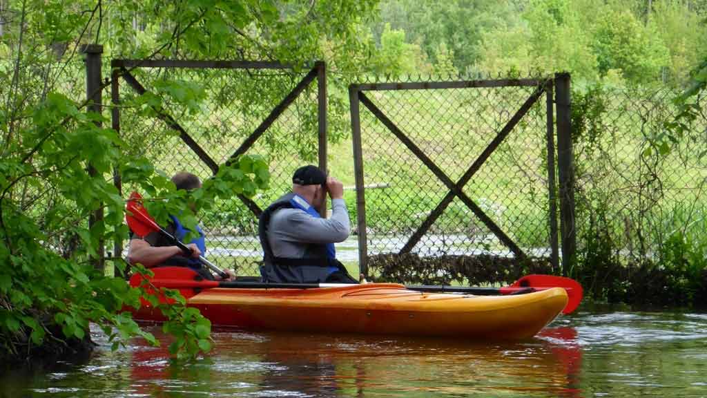 Spływ kajakowy szlakiem rzeki Dajny - brama przy gospodarstwie rybackim miedzy jeziorem Czos, a Jeziorem Czarnym Spływ kajakowy szlakiem rzeki Dajny - brama przy gospodarstwie rybackim miedzy jeziorem Czos, a Jeziorem Czarnym
