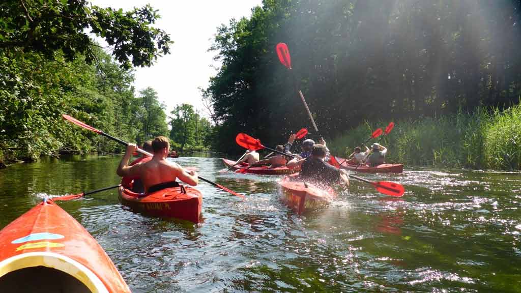 Spływ kajakowy szlakiem rzeki Krutyni Spływ kajakowy szlakiem rzeki Krutyni